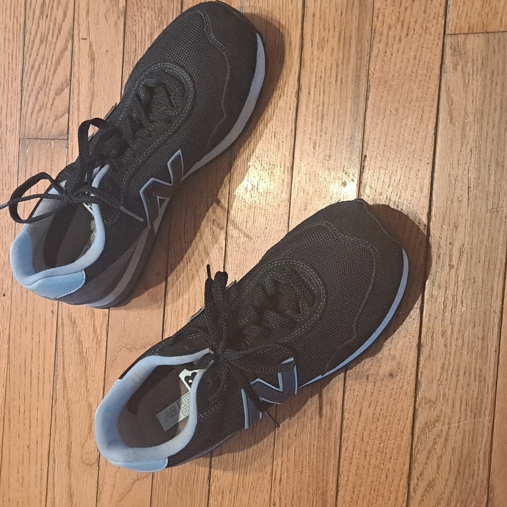 Mens New Balance tennis shoes